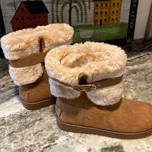 Guess tan lined boots size 7